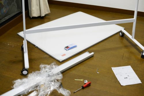 オフィスコム ホワイトボード 脚付き 両面 1200×900mm